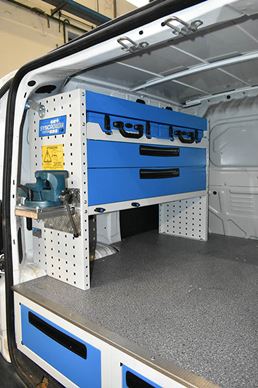 02_Taller móvil a bordo de Fiorino con cajones, porta abrazadera y otros componentes Syncro Ultra